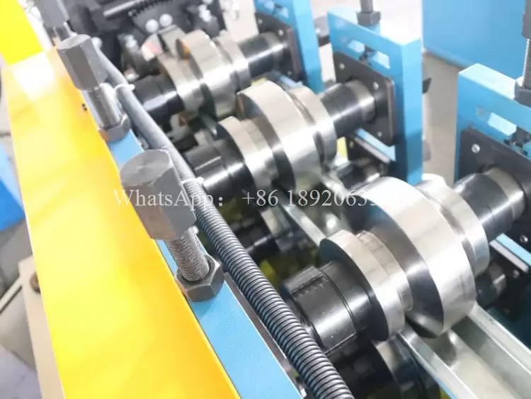 M&aacute;quina Perfiladora para Drywall Perfil Omega