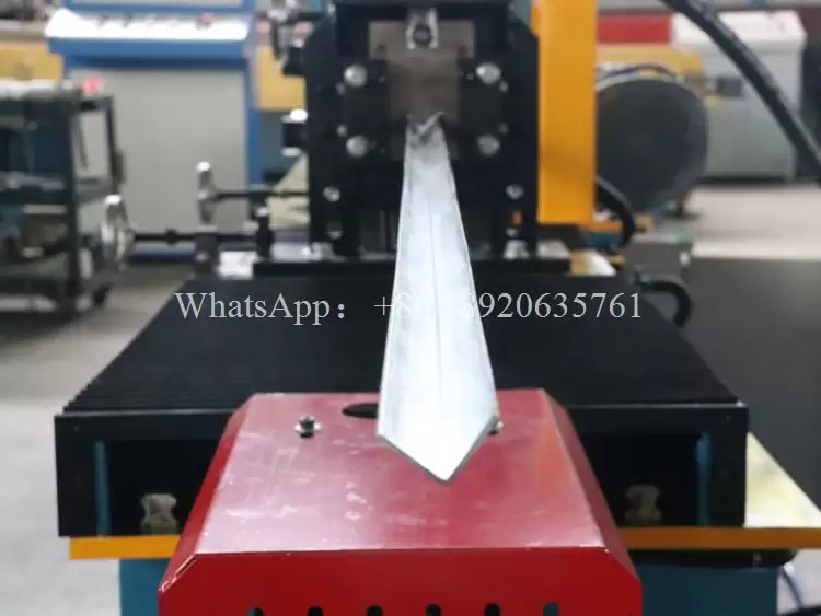 Maquina para hacer metalcom Perfil L Acero Ligero