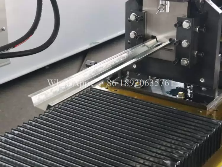 Equipo para Fabricar Montantes Met&aacute;licos Perfil Omega