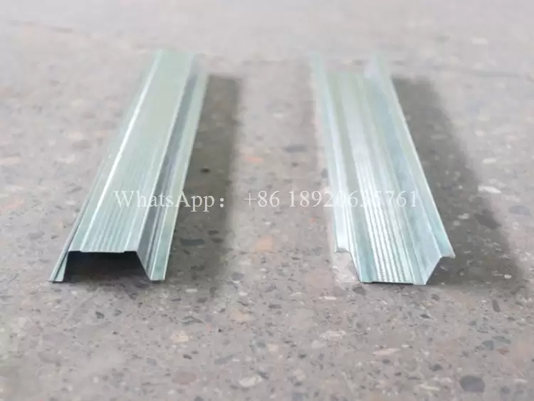 M&aacute;quina Perfiladora de Rieles para Drywall Tres en Uno C/U/Omega