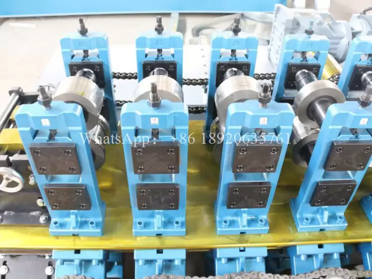 M&aacute;quina Perfiladora de Rieles para Drywall Tres en Uno C/U/Omega